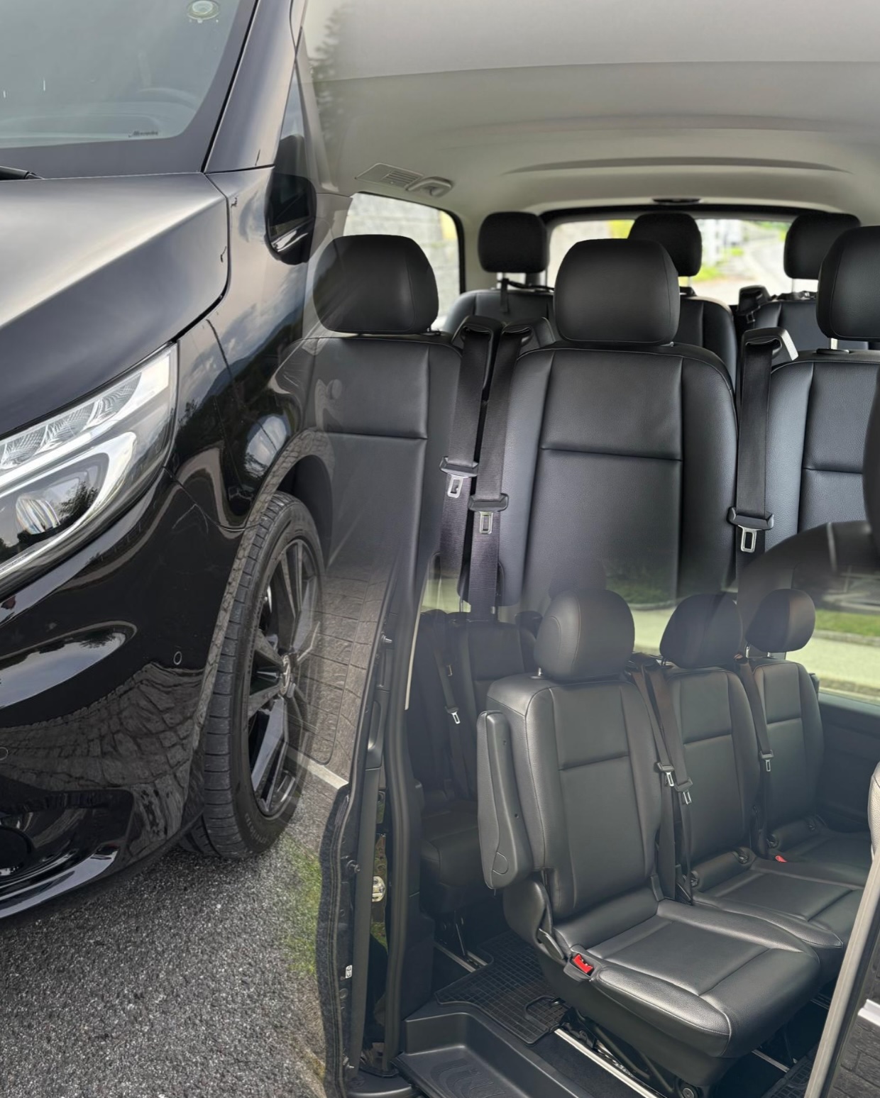 HAZNE OG Chauffeurservice: Fahrer bereit am Premium-Van